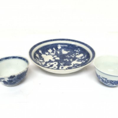 Chinese Blue and white porcelain floral design bowls and a plate, damage seen. This lot cannot be posted