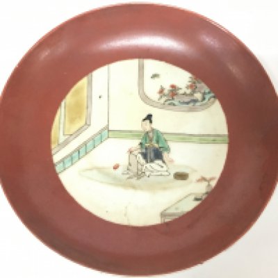 A 20th century Chinese Famille rose plate with court scene and six character mark on the base. 14.5cm in diameter. This lot cannot be posted