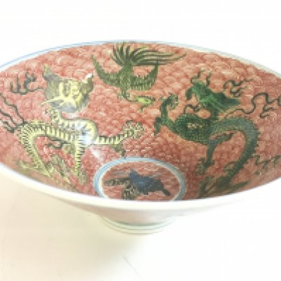 A Chinese Dragon and Crane porcelain bowl . Six figure mark at the base. 7cm tall, 16cm wide. This lot cannot be posted