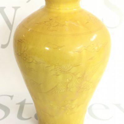 A Chinese yellow glazed vase decorated with Phoenix, 17.5cm tall. Six figure mark on base. No obvious or damage. This lot cannot be posted