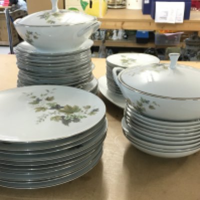 A dinner set by Deauville. Postage D