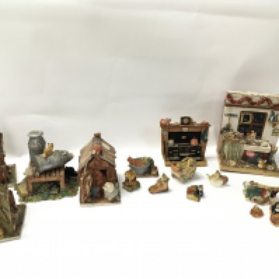 A collection of Peter Fagan colour box cat figures. Postage D