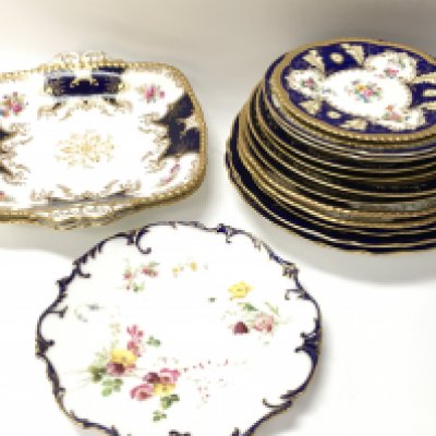 A collection of Coalport porcelain floral plates, Worcester and other unmarked plates. This lot cannot be posted