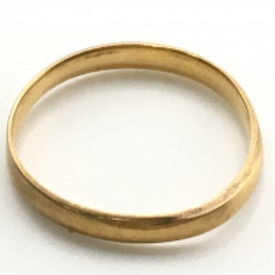 A 22ct gold ring , 1.9g. Postage category a