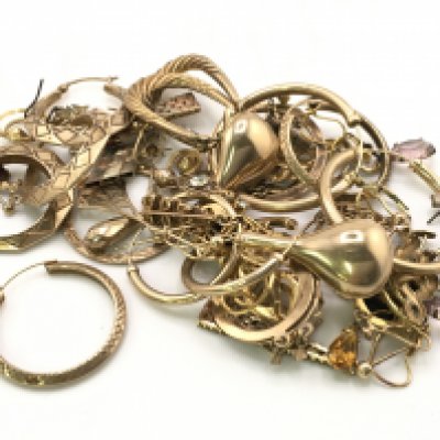 A collection of gold and other jewellery, weight approximately 42g. Postage category a
