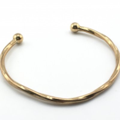A 9ct gold bangle with possible metal core. 11g