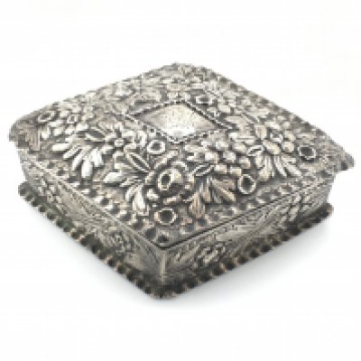 A Victorian silver box with london hallmarks 1887. 100g