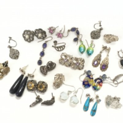 Silver Pairs of earrings, postage category a