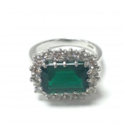 An 18ct white gold natural beryl emerald ring flanked by diamonds with EDR report. Emerald 3.63ct. Size M and 6.55gPostage B