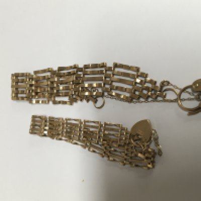 Two 9carat gold gate bracelets weight 15g