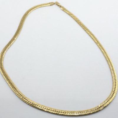 An 18ct close link gold necklace. 45cm long and 10.5g Postage A