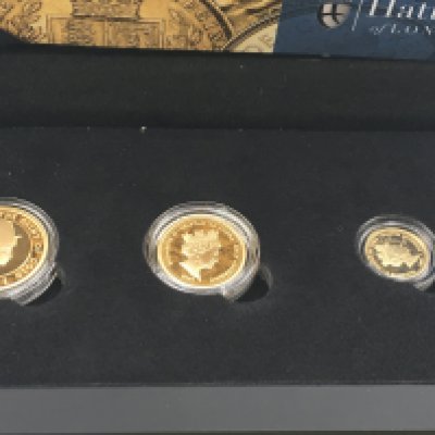 2022 Tutankhamun 100th anniversary gold proof set including a full a half and a quarter sovereign. Postage B