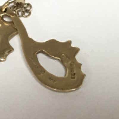 A collection of Welsh gold 9carat jewellery two pairs of earrings one pair 18carat and a matching necklace. Marked R&L and AUR Cymru. Total weight 7.5g