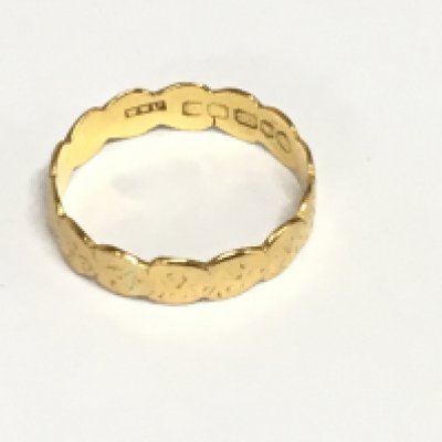 A 22carat gold wedding band with a shaped edge weight 2.5g