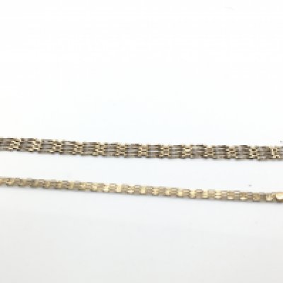 Two 9ct gold gate bracelets. 7.80g total.