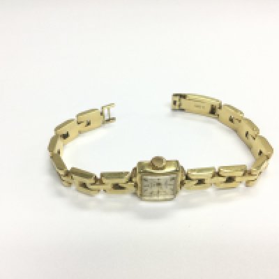 A 14k gold cased ladies watch, approx 21g. Shipping category A.