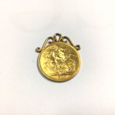 A 1907 full sovereign with soldered pendant.