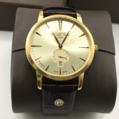 A boxed gents Roamer watch. Seen running approximately 40mm case. Excellent condition.