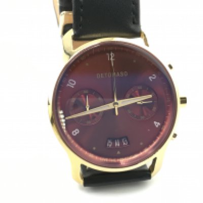 A boxed gents Detomaso watch. Seen running. Approximately 45mm including crown. Postage B