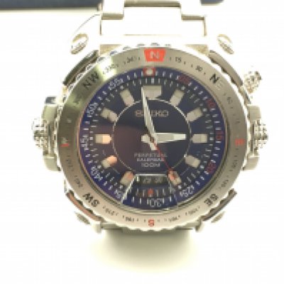 A gents Seiko perpetual calendar wrist watch with box and tag. Seen running.