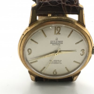 A vintage gents Allaine automatic wrist watch. Seen running. Approximately 36mm case.