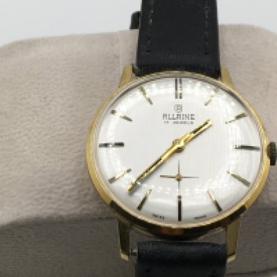 A gents Allaine 17 jewels wrist watch with silver coloured dial and black leather strap. 36mm case and seen running. Postage B