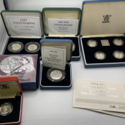A very large collection of silver proof and Piedfort example cased Royal Mint British coinage. 44 individual boxes.