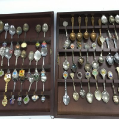 A quantity of collector's spoons and cased goblets. Shipping category D.