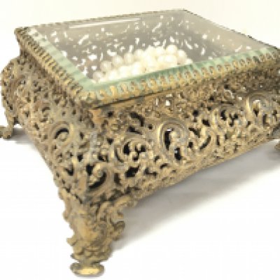 A french gilt box with a pearl necklace and a garnet necklace. This lot cannot be posted