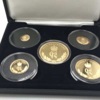 Charles III gold 5 coin set including 5 sovereign all way down to a quarter sovereign. Postage B