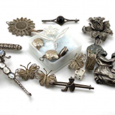 A small collection of silver jewellery. (A)