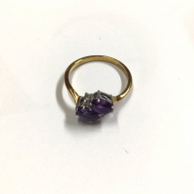 An 18ct gold amethyst set ring. Approx size R, approx weight 3.23 grams.