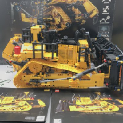 A Lego CAT D11 Bulldozer #42131 with Box And Manual. This Lot Cannot be Posted In House.(2).