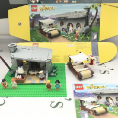 A Lego The Flintstones Set #21316 Appears Complete With Box And Manual.