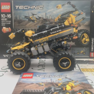A Lego Volvo Concept Wheel Loader. #42081 with Box And Manual. This Lot Cannot Be Posted In House.(2).