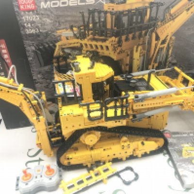 A Mould King R/C pneumatic Bulldozer With Black Hoe #17023. With Box And Manual. This Lot Cannot Be Posted In House.