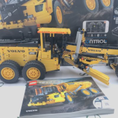 A Lego 6X 6 Volvo Articulated Hauler #42114 Turned Into a motor Grader. With Box And Manual.(2).
