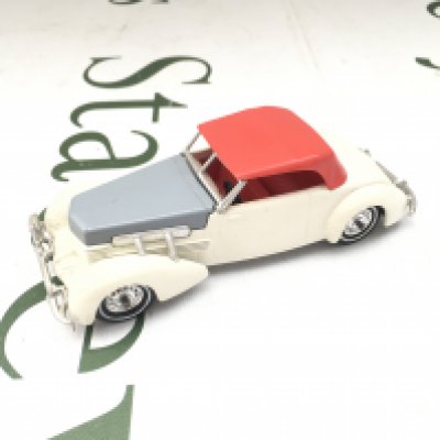 A Matchbox z models Of Yesteryear Pre-Production Model Of a 1937 Cord #812 signs of a Small Crack Underneath.