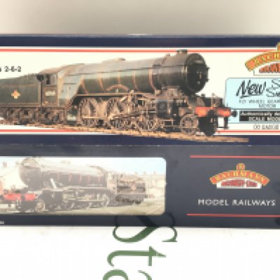 2 X Boxed Bachmann 00 Gauge Locomotives a K3 61949 BR Lined Black Late Crest Stepped Tender #32-277 And A V2 60964 Durham Light Infantry B.R.Green #31-552.