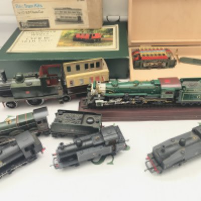 A Collection Of Loose OO and O Gauge Locomotives including a Y-6 tram engine and Part Built Model Kits.