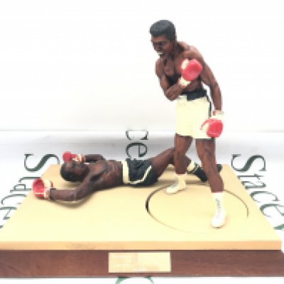 A Endurance Art Of Sport Boxing Figures Muhammad Al Vs Sonny Liston.