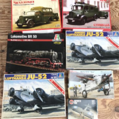 7 Boxed Plastic Model Kits. No Reserve.