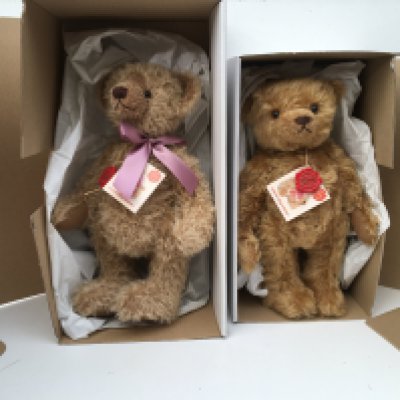 Two boxed windup musical Herman teddy bears. 1x 2011 golden brown 27 cms UK Bear no.41 of 300 and 1x 2009 light brown 30cms UK Bear no.6 of 250. No reserve (2)