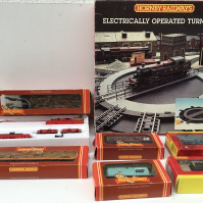 A collection of boxed 00 gauge model railway accessories by Hornby includes electrically operated turntable and vehicles. R026 &#2013266057&#2013265947_R446&#2013266057&#2013265947_R6693&#2013266057&#2013265947_R733&#2013266057&#2013265947_R126 No reserve