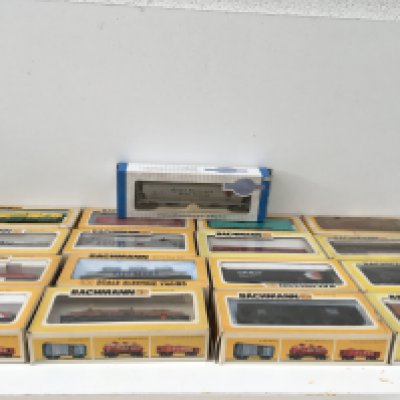 A collection of 17 boxed Bachmann HO gauge model railway wagons. No reserve