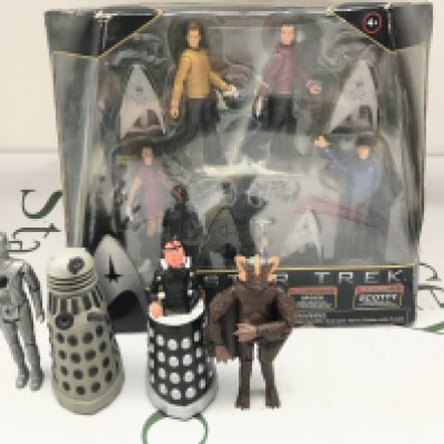 A Boxed Star Trek Figure Set And 4 Dapol Doctor Who Figures.