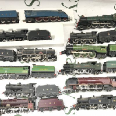 A Collection Of 00 Gauge Locomotives All in Need Of Attention. No Reserve.