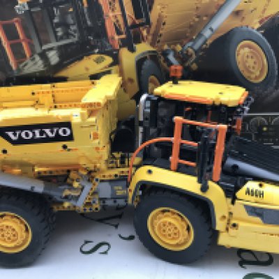 A Lego 6X6 Volvo Articulated Hauler #42114 with Box And Manual. No Reserve.(2).