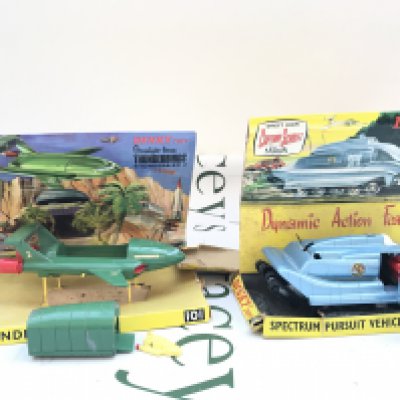 A Boxed Dinky Thunderbird 2 #101 And A Spectrum Pursuit Vehicle #104. Boxes Are Worn. Vehicles Are Playworn.
