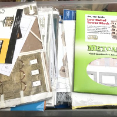 A Box Containing Metcalfe And Superquick 00 Gauge Model Kits. Approximately 30. No Reserve.